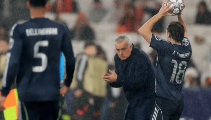 NBA在线观看-皇马队内冲突致巴尔韦德颅脑损伤就医，穆帅获悉细节自认能平息|何塞·穆里尼奥|楚阿梅尼|阿韦洛亚|皇家马德里|皇马俱乐部_新浪体育_新浪新闻